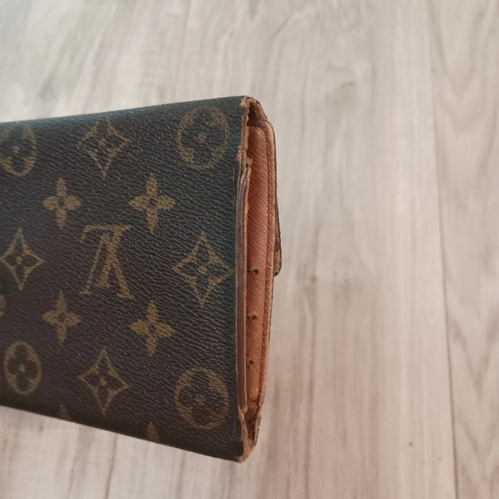 LOUIS VUITTON Monogram Portefeuille International Long Wallet - Picture 5 of 16